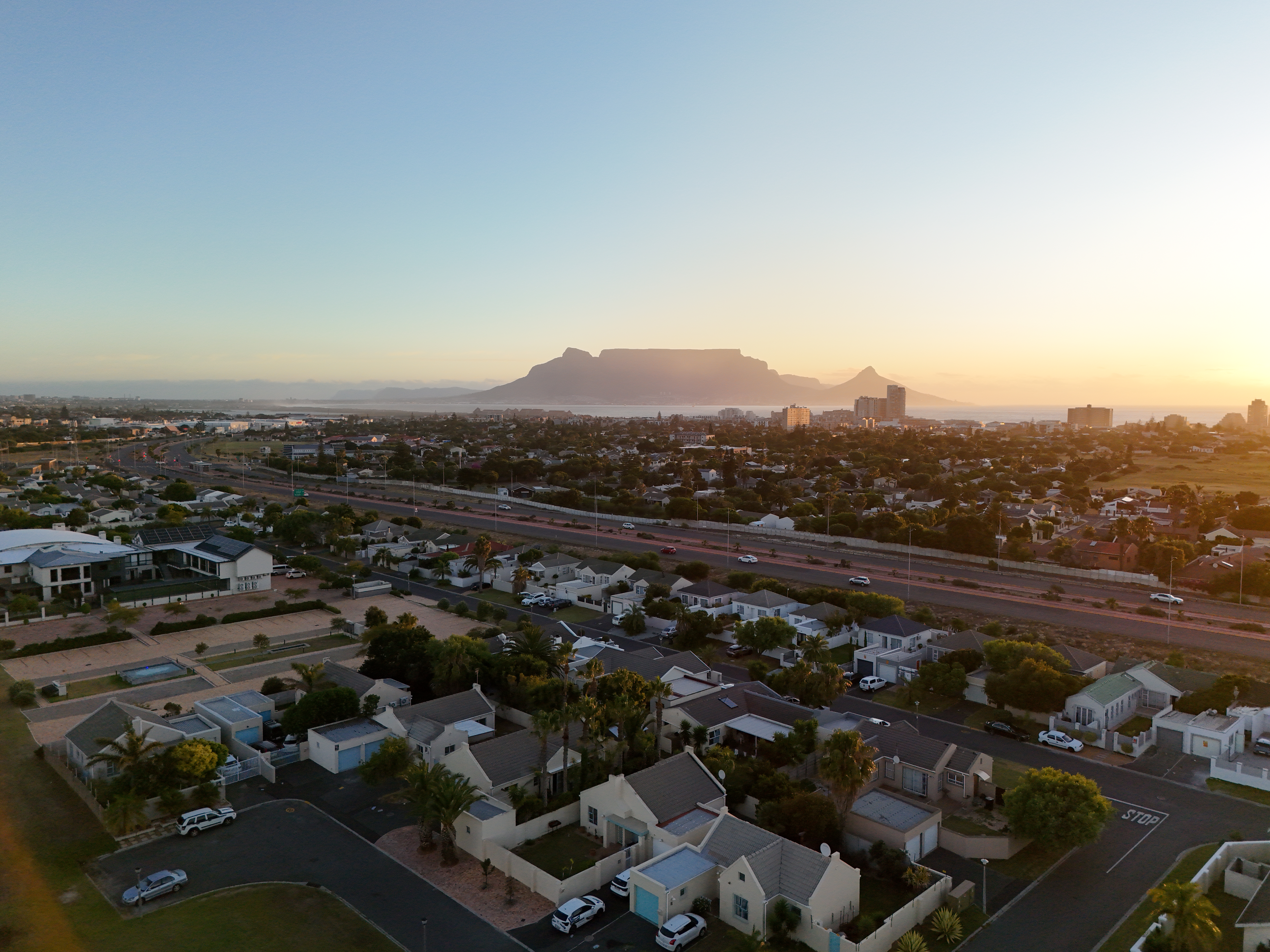 Beautiful Cape Town landscape with Table Mountain - perfect for exploring with CapeDrive car rentals